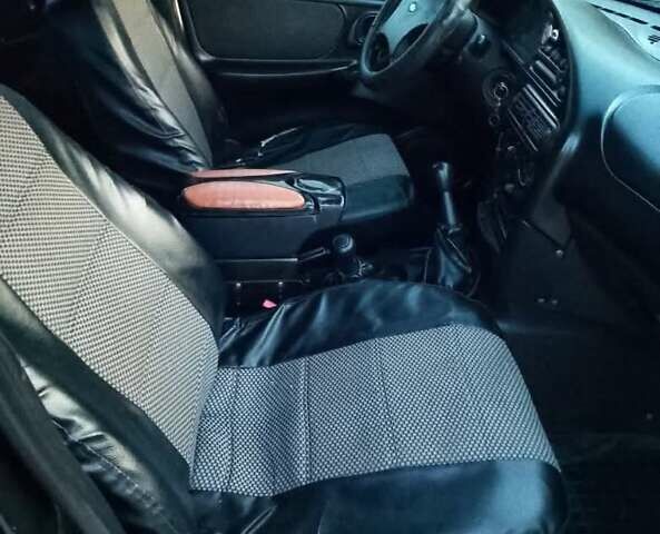 Черный Шевроле Нива, объемом двигателя 1.69 л и пробегом 180 тыс. км за 3300 $, фото 8 на Automoto.ua