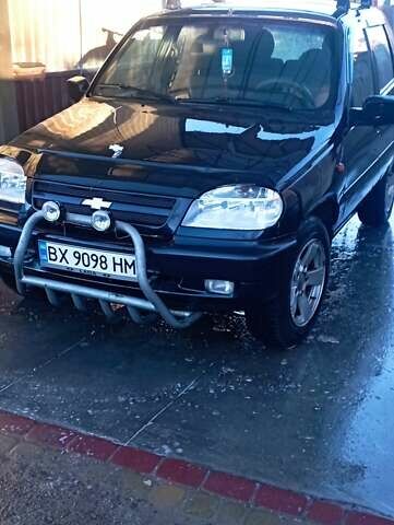 Черный Шевроле Нива, объемом двигателя 1.69 л и пробегом 189 тыс. км за 3500 $, фото 3 на Automoto.ua