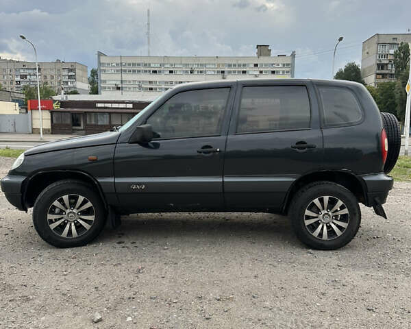 Черный Шевроле Нива, объемом двигателя 1.69 л и пробегом 264 тыс. км за 3700 $, фото 2 на Automoto.ua