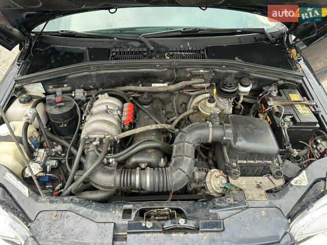 Черный Шевроле Нива, объемом двигателя 1.69 л и пробегом 264 тыс. км за 3700 $, фото 10 на Automoto.ua