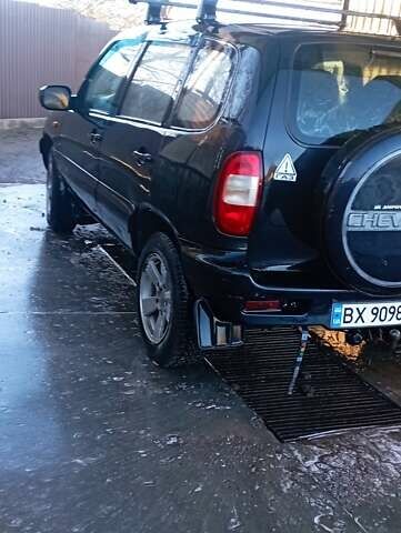 Черный Шевроле Нива, объемом двигателя 1.69 л и пробегом 189 тыс. км за 3500 $, фото 12 на Automoto.ua