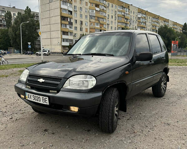 Черный Шевроле Нива, объемом двигателя 1.69 л и пробегом 264 тыс. км за 3700 $, фото 1 на Automoto.ua