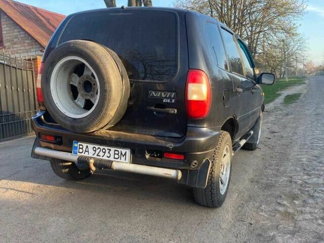 Чорний Шевроле Нива, об'ємом двигуна 1.7 л та пробігом 190 тис. км за 3700 $, фото 2 на Automoto.ua
