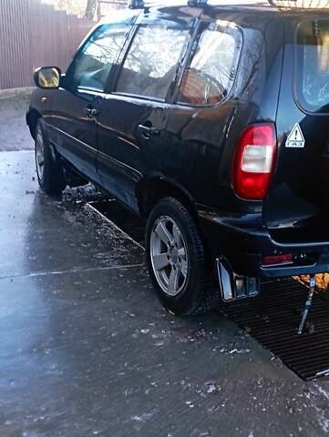 Черный Шевроле Нива, объемом двигателя 1.69 л и пробегом 189 тыс. км за 3500 $, фото 11 на Automoto.ua