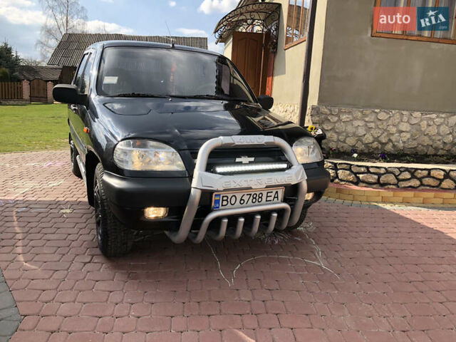Черный Шевроле Нива, объемом двигателя 1.7 л и пробегом 158 тыс. км за 5200 $, фото 27 на Automoto.ua