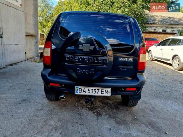 Черный Шевроле Нива, объемом двигателя 1.7 л и пробегом 282 тыс. км за 3999 $, фото 4 на Automoto.ua