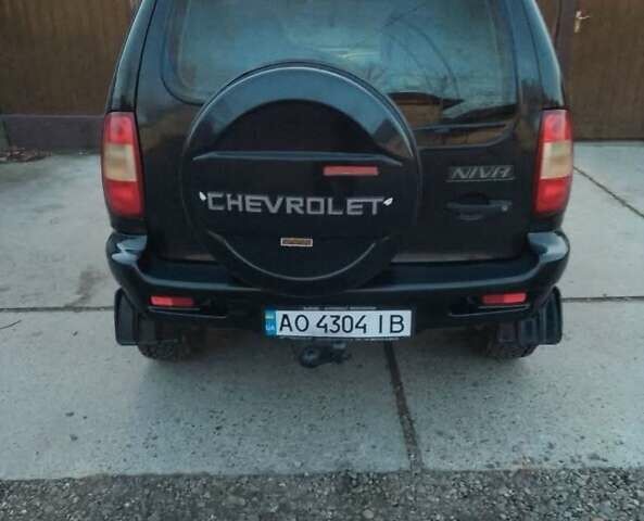 Черный Шевроле Нива, объемом двигателя 1.69 л и пробегом 180 тыс. км за 3300 $, фото 5 на Automoto.ua