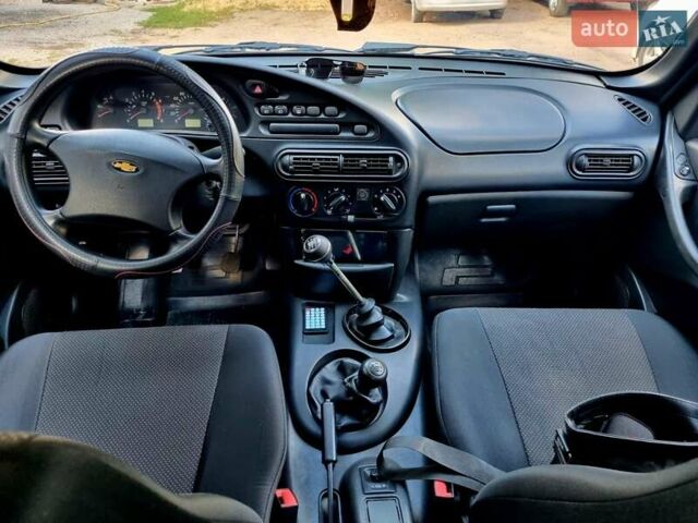 Черный Шевроле Нива, объемом двигателя 1.7 л и пробегом 282 тыс. км за 3999 $, фото 8 на Automoto.ua