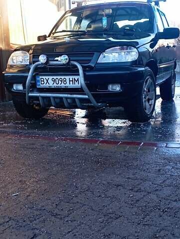 Черный Шевроле Нива, объемом двигателя 1.69 л и пробегом 189 тыс. км за 3500 $, фото 9 на Automoto.ua