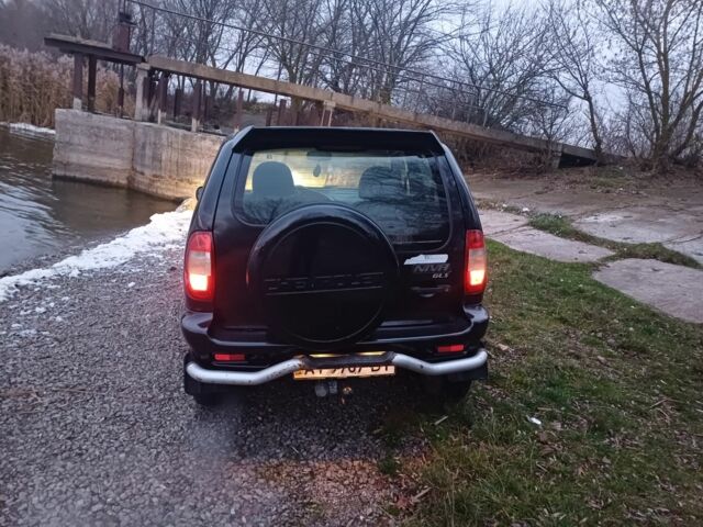 Черный Шевроле Нива, объемом двигателя 1 л и пробегом 234 тыс. км за 3300 $, фото 4 на Automoto.ua