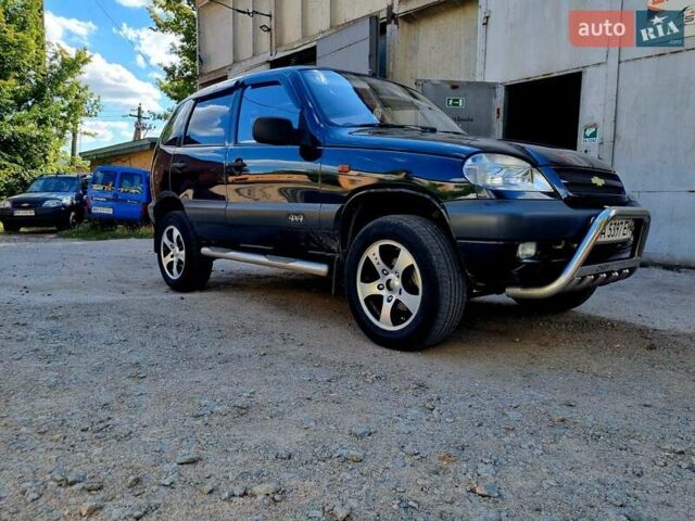 Черный Шевроле Нива, объемом двигателя 1.7 л и пробегом 282 тыс. км за 3999 $, фото 1 на Automoto.ua