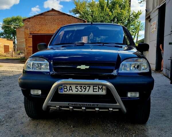 Черный Шевроле Нива, объемом двигателя 1.7 л и пробегом 282 тыс. км за 3999 $, фото 5 на Automoto.ua