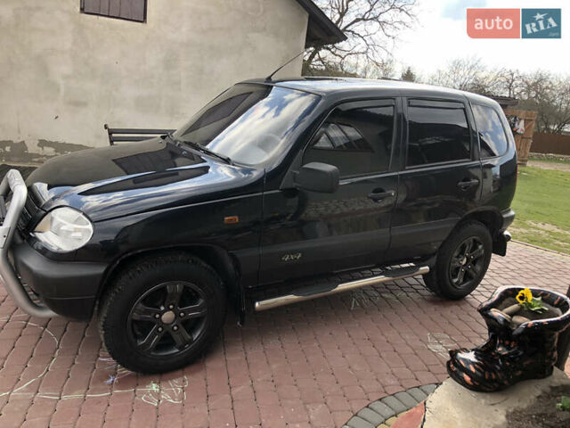 Черный Шевроле Нива, объемом двигателя 1.7 л и пробегом 158 тыс. км за 5200 $, фото 5 на Automoto.ua