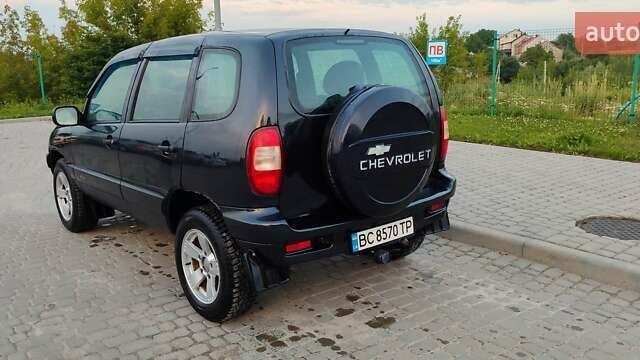 Черный Шевроле Нива, объемом двигателя 1.7 л и пробегом 166 тыс. км за 4200 $, фото 8 на Automoto.ua