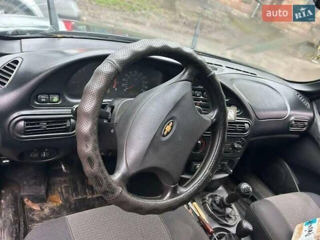 Чорний Шевроле Нива, об'ємом двигуна 1.7 л та пробігом 300 тис. км за 4000 $, фото 3 на Automoto.ua
