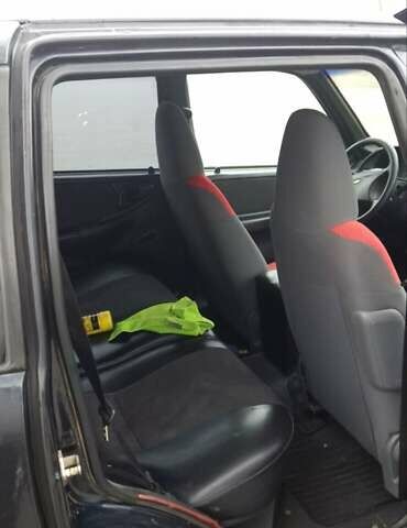 Чорний Шевроле Нива, об'ємом двигуна 0 л та пробігом 230 тис. км за 2700 $, фото 5 на Automoto.ua