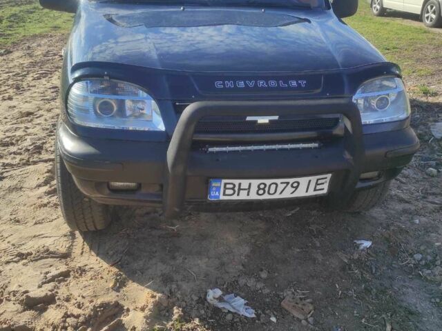 Черный Шевроле Нива, объемом двигателя 1.7 л и пробегом 235 тыс. км за 4200 $, фото 2 на Automoto.ua