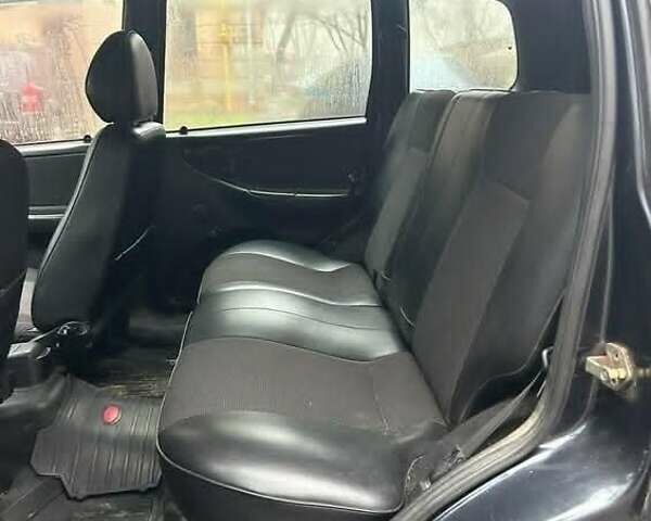 Чорний Шевроле Нива, об'ємом двигуна 1.7 л та пробігом 300 тис. км за 4000 $, фото 2 на Automoto.ua