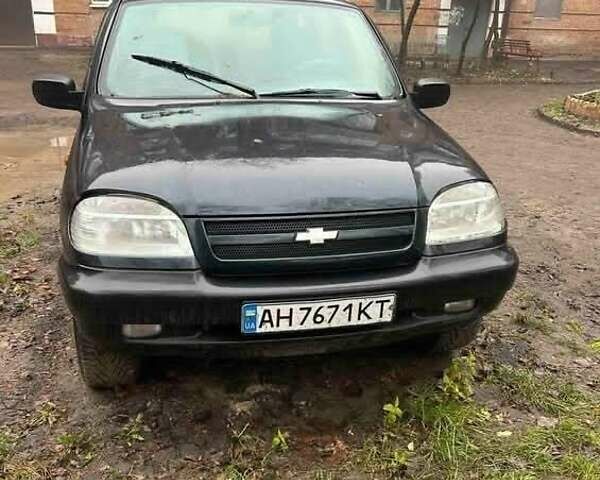 Чорний Шевроле Нива, об'ємом двигуна 1.7 л та пробігом 300 тис. км за 4000 $, фото 1 на Automoto.ua