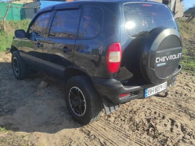 Черный Шевроле Нива, объемом двигателя 1.7 л и пробегом 235 тыс. км за 4200 $, фото 4 на Automoto.ua