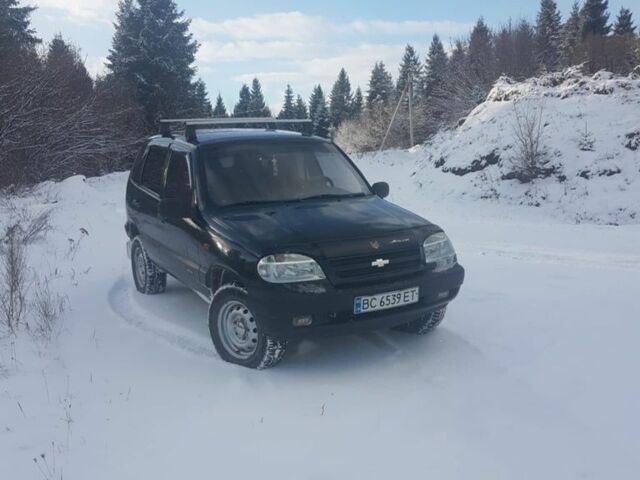 Черный Шевроле Нива, объемом двигателя 1.7 л и пробегом 120 тыс. км за 4300 $, фото 3 на Automoto.ua