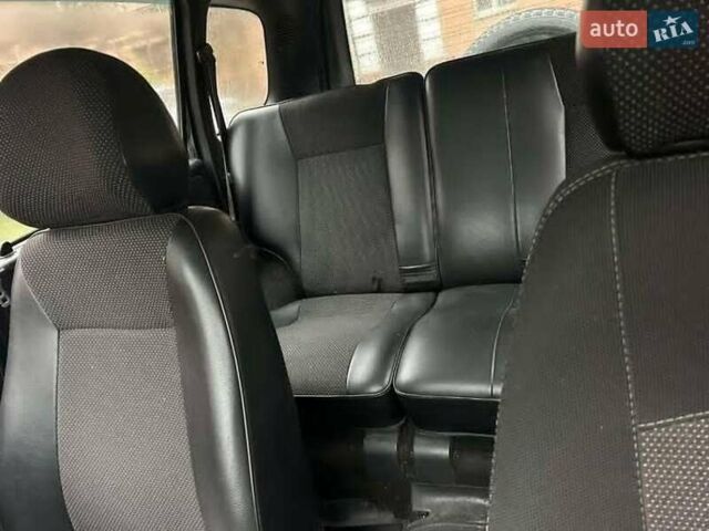 Чорний Шевроле Нива, об'ємом двигуна 1.7 л та пробігом 300 тис. км за 4000 $, фото 4 на Automoto.ua