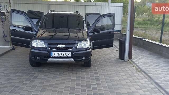 Черный Шевроле Нива, объемом двигателя 1.7 л и пробегом 111 тыс. км за 5700 $, фото 2 на Automoto.ua