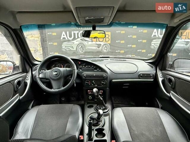 Черный Шевроле Нива, объемом двигателя 1.8 л и пробегом 90 тыс. км за 6700 $, фото 10 на Automoto.ua