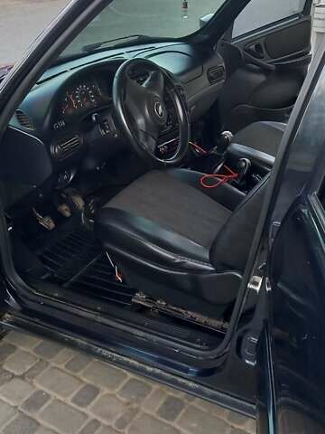 Черный Шевроле Нива, объемом двигателя 1.7 л и пробегом 111 тыс. км за 5700 $, фото 6 на Automoto.ua