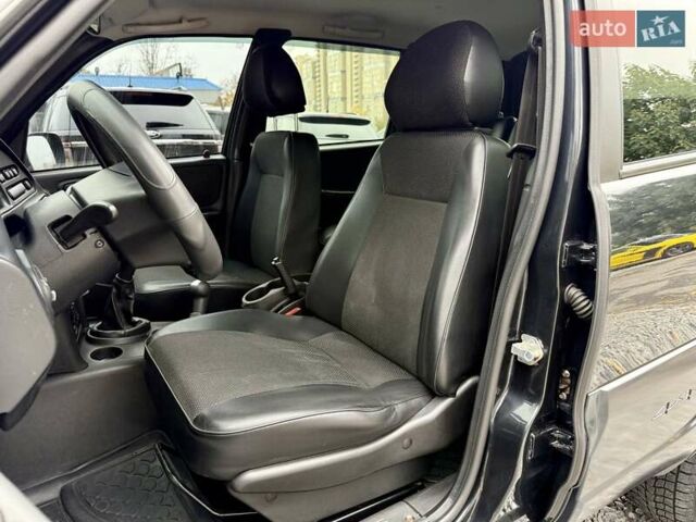 Черный Шевроле Нива, объемом двигателя 1.8 л и пробегом 90 тыс. км за 6700 $, фото 6 на Automoto.ua