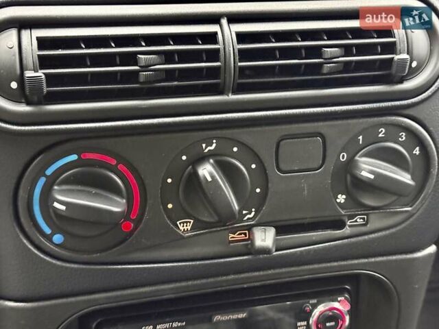 Черный Шевроле Нива, объемом двигателя 1.8 л и пробегом 90 тыс. км за 6700 $, фото 15 на Automoto.ua