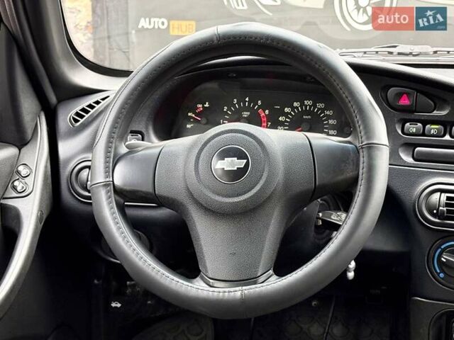 Черный Шевроле Нива, объемом двигателя 1.8 л и пробегом 90 тыс. км за 6700 $, фото 12 на Automoto.ua