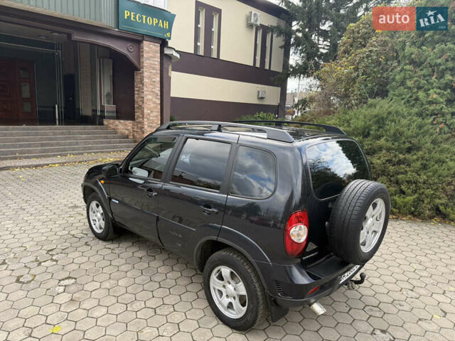 Шевроле Нива 2010 у Вінниці на Automoto.ua Чорний Шевроле Нива, об'ємом двигуна 1.7 л та пробігом 50 тис. км за 6850 $, фото 14 на Automoto.ua