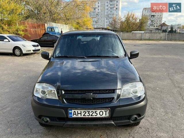 Шевроле Нива 2015 у Дніпро (Дніпропетровську) на Automoto.ua Чорний Шевроле Нива, об'ємом двигуна 1.69 л та пробігом 187 тис. км за 6700 $, фото 2 на Automoto.ua