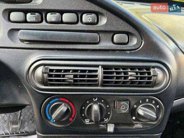 Шевроле Нива 2015 у Дніпро (Дніпропетровську) на Automoto.ua Чорний Шевроле Нива, об'ємом двигуна 1.69 л та пробігом 187 тис. км за 6700 $, фото 16 на Automoto.ua