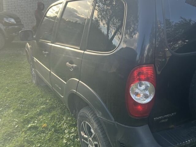 Чорний Шевроле Нива, об'ємом двигуна 1.7 л та пробігом 125 тис. км за 7000 $, фото 2 на Automoto.ua