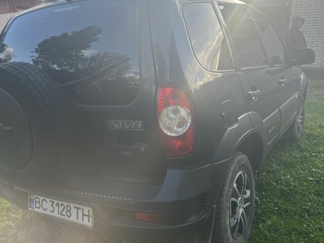 Чорний Шевроле Нива, об'ємом двигуна 1.7 л та пробігом 125 тис. км за 7000 $, фото 1 на Automoto.ua