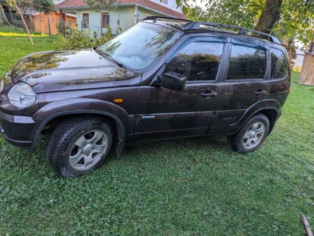 Коричневый Шевроле Нива, объемом двигателя 1.7 л и пробегом 170 тыс. км за 4800 $, фото 8 на Automoto.ua