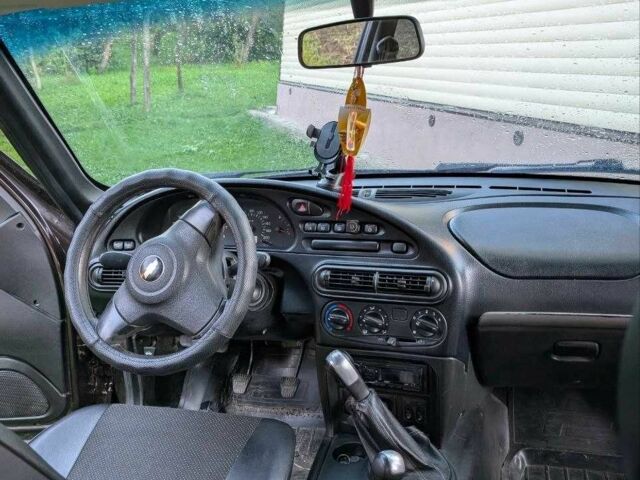 Коричневый Шевроле Нива, объемом двигателя 1.7 л и пробегом 170 тыс. км за 4800 $, фото 2 на Automoto.ua