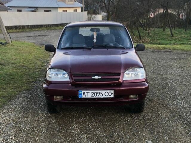 Красный Шевроле Нива, объемом двигателя 1.7 л и пробегом 280 тыс. км за 2350 $, фото 1 на Automoto.ua