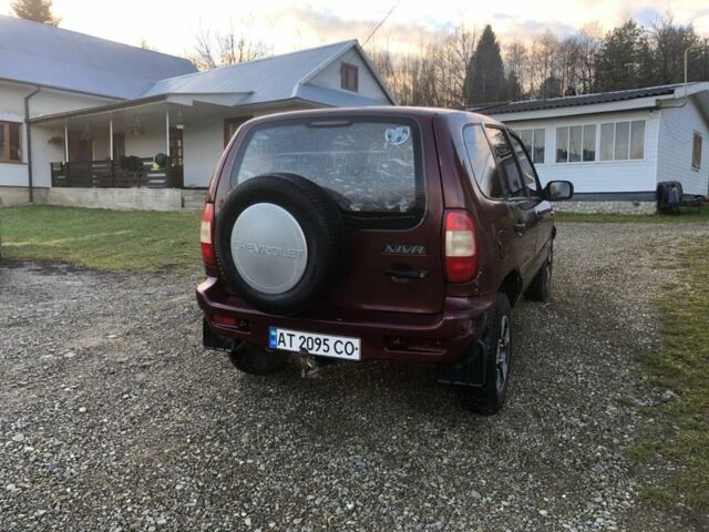 Красный Шевроле Нива, объемом двигателя 1.7 л и пробегом 280 тыс. км за 2350 $, фото 4 на Automoto.ua