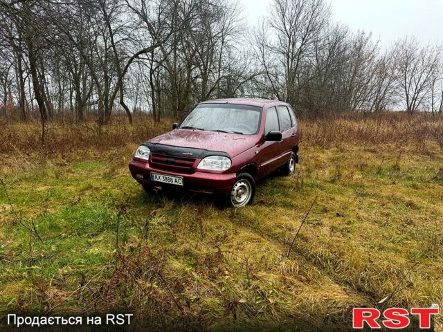 Красный Шевроле Нива, объемом двигателя 1.7 л и пробегом 250 тыс. км за 3300 $, фото 3 на Automoto.ua