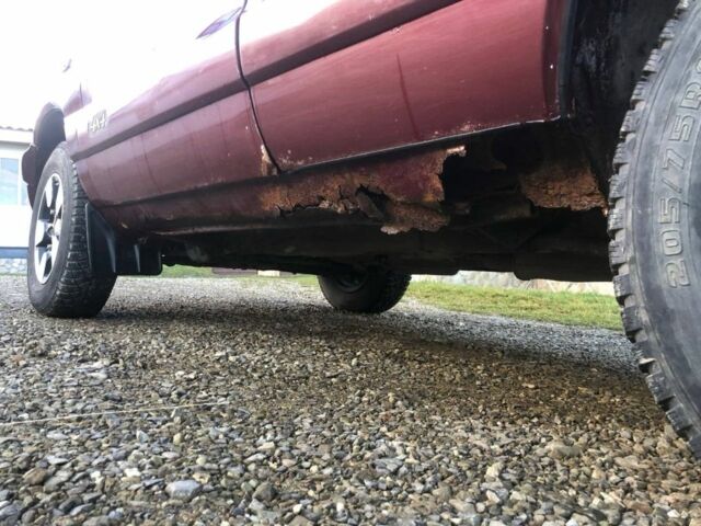 Красный Шевроле Нива, объемом двигателя 1.7 л и пробегом 280 тыс. км за 2350 $, фото 10 на Automoto.ua