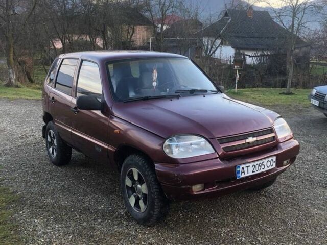 Красный Шевроле Нива, объемом двигателя 1.7 л и пробегом 280 тыс. км за 2350 $, фото 2 на Automoto.ua