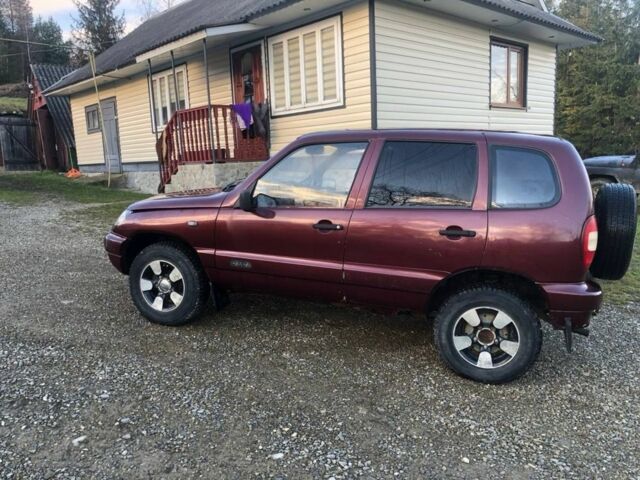 Красный Шевроле Нива, объемом двигателя 1.7 л и пробегом 280 тыс. км за 2350 $, фото 7 на Automoto.ua