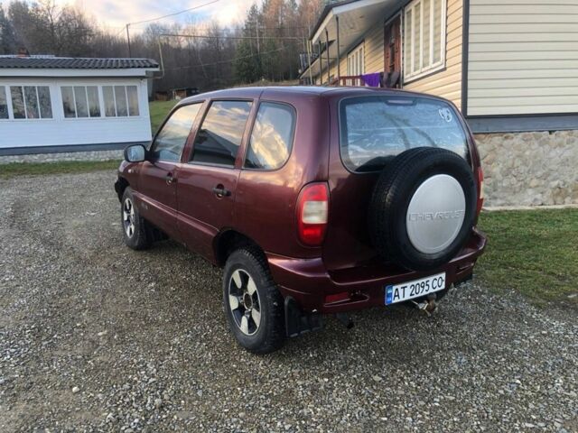 Красный Шевроле Нива, объемом двигателя 1.7 л и пробегом 280 тыс. км за 2350 $, фото 6 на Automoto.ua