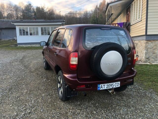 Красный Шевроле Нива, объемом двигателя 1.7 л и пробегом 280 тыс. км за 2350 $, фото 5 на Automoto.ua