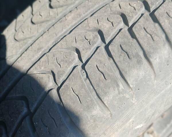 Красный Шевроле Нива, объемом двигателя 1.7 л и пробегом 500 тыс. км за 2000 $, фото 5 на Automoto.ua