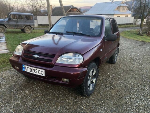 Красный Шевроле Нива, объемом двигателя 1.7 л и пробегом 280 тыс. км за 2350 $, фото 8 на Automoto.ua