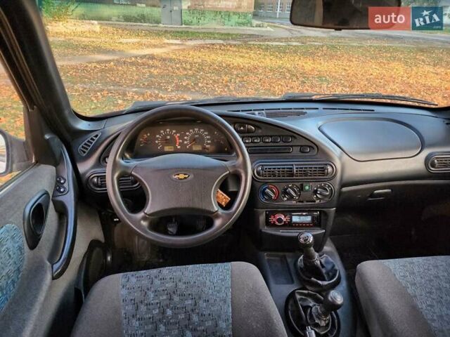 Червоний Шевроле Нива, об'ємом двигуна 1.7 л та пробігом 301 тис. км за 2950 $, фото 3 на Automoto.ua